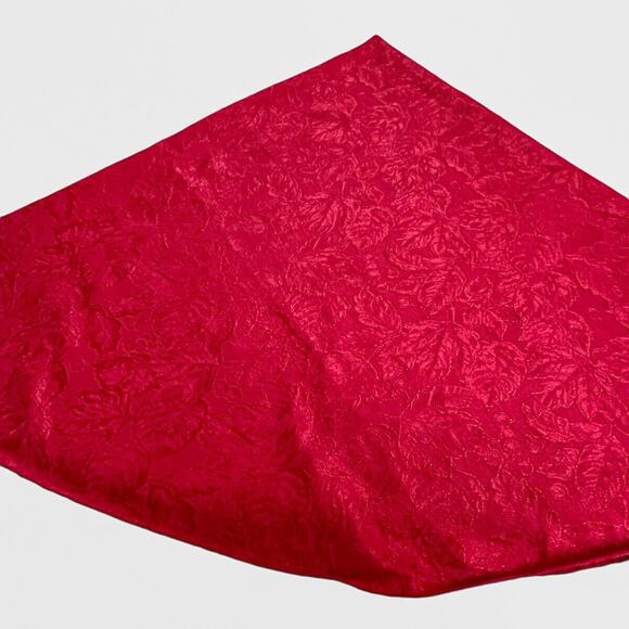 Damask Red Tablecloth Round 68" Diameter Better Homes And Gardens Cotton Blend - Picture 1 of 8